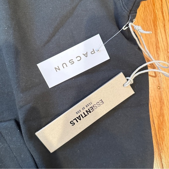 Fear of God Essentials Pull-Over Hoodie (SS22) Black/Stretch Limo - Picture 4 of 12